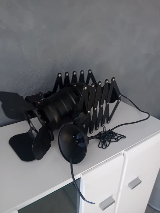 Plafoniera stil reflector. Pret 180 lei fix