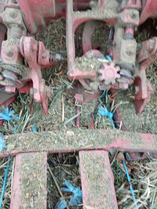 Semanatoare porumb SPC6 si presa balotat NewHolland 270