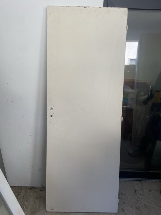 Uși făra toc vopsite