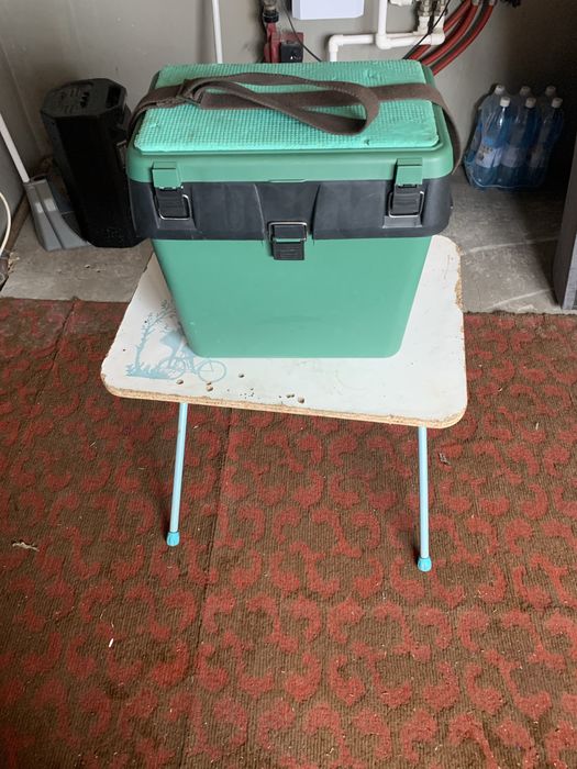 Продам рыбацкий зимний ящик