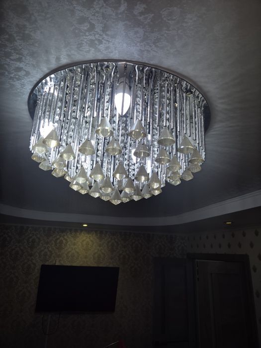 Продам люстру для в гостиной