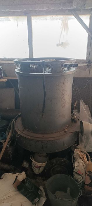 Фуражомелка за мелене на бали сено и слама
