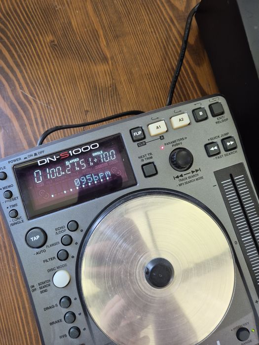 Denon DN S1000 + Numark DM 1100X playere + mixer