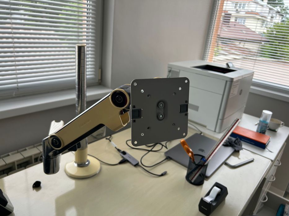 Стойка/Рамена за два монитора Humanscale M8