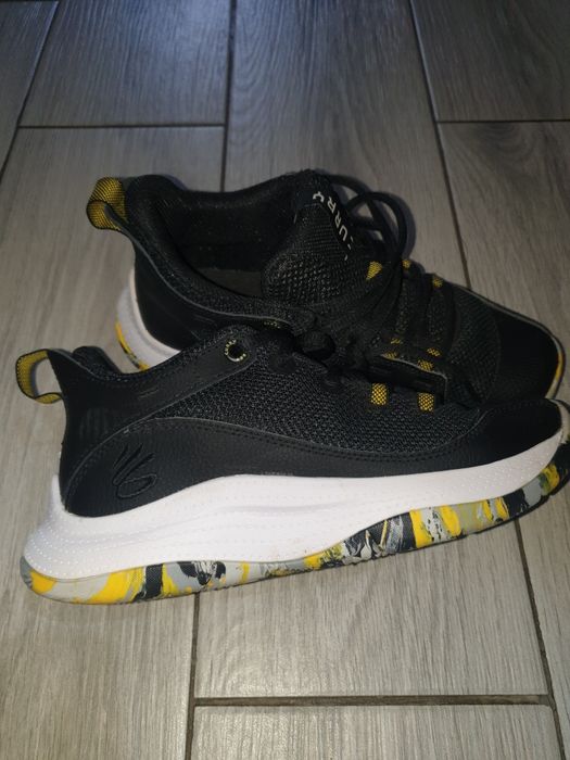 Adidasi Under Armour