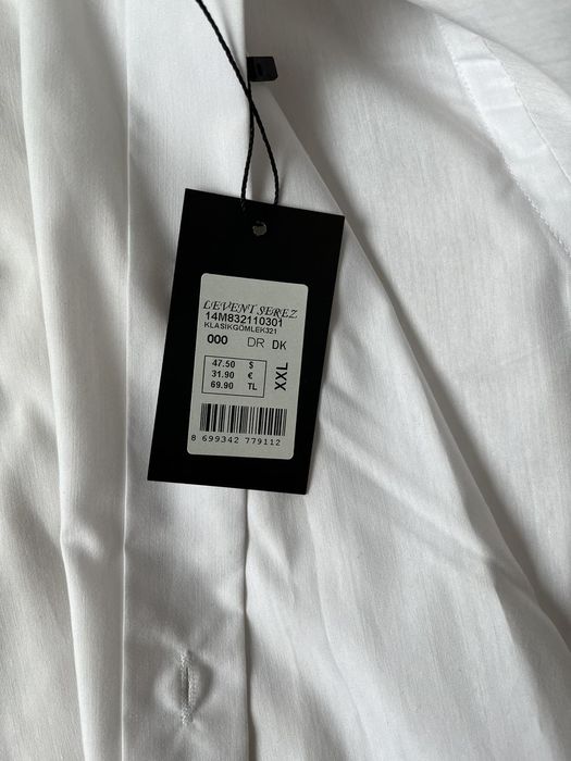 Официален костюм