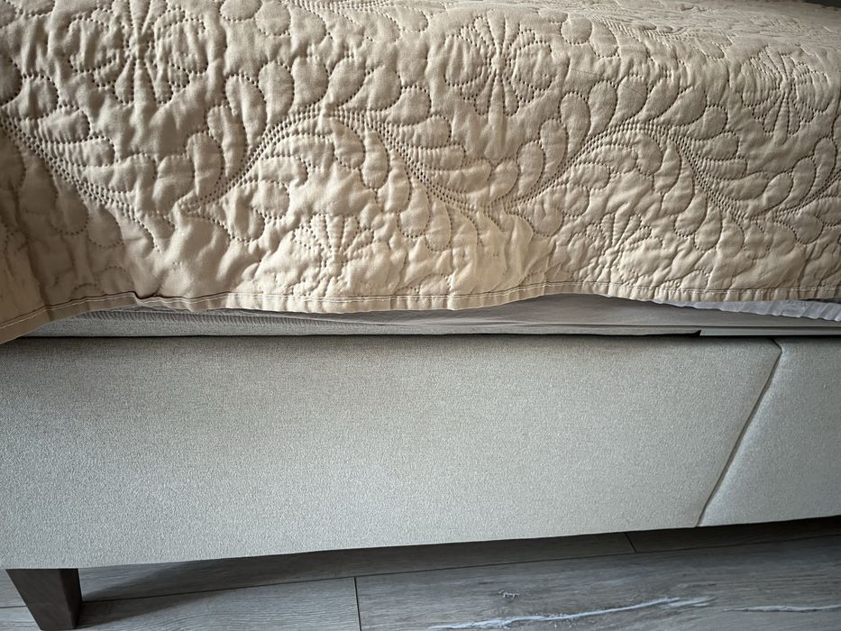 Спалня чисто нова