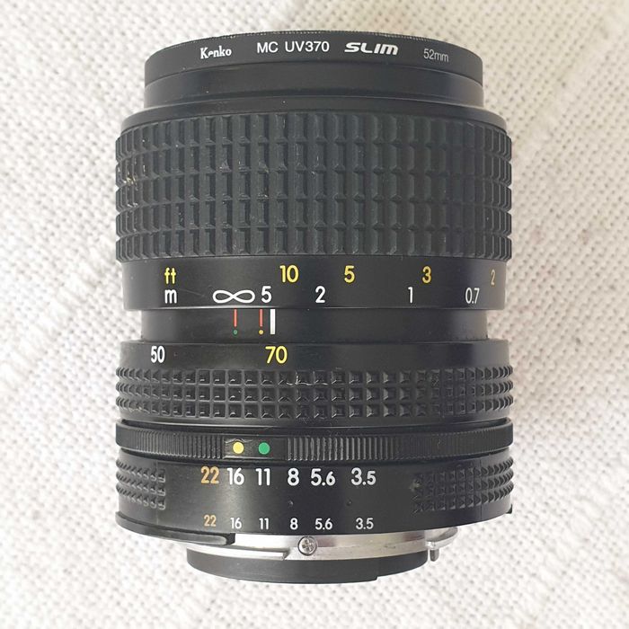 Nikon Zoom-Nikkor 35–70mm f/3.5–4.8 + filtru Kenko MC UV370 Slim 52mm