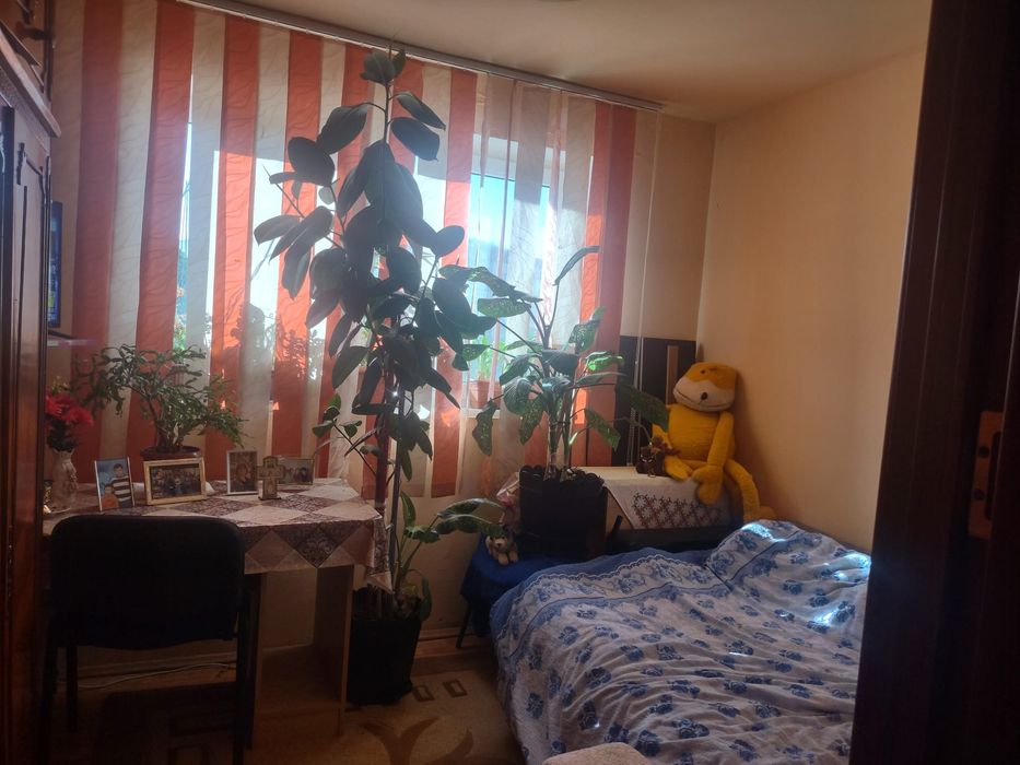 Vând camera camin