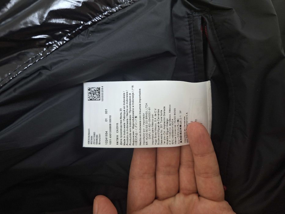 Geaca Hugo Boss noua