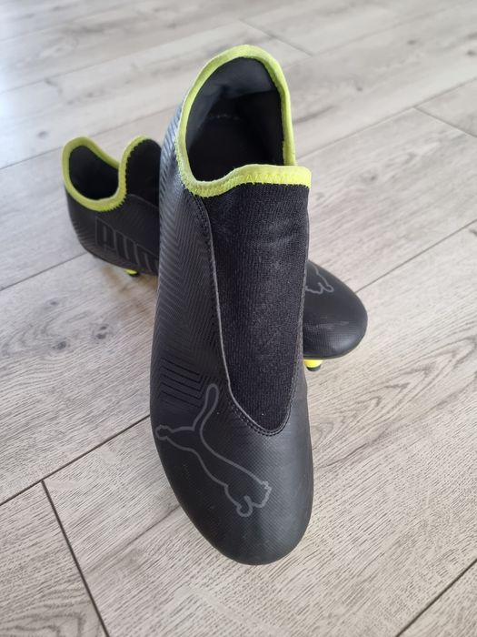 Ghete fotbal Puma Laceless FG marime 43 aproape noi