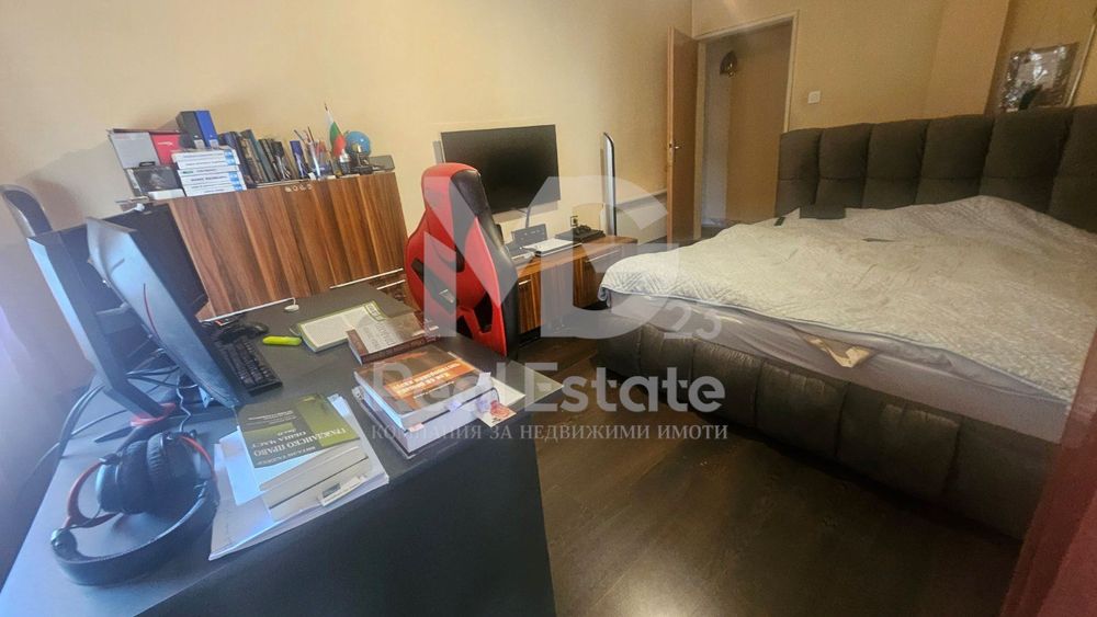 Продава се Четиристаен апартамент в Пловдив, Каменица 1 - 102 кв.м за 1270 €/кв.м - Снимка #11