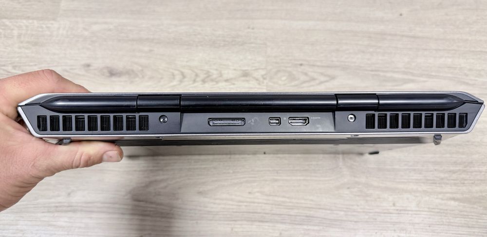 Dell Alienware R2 15