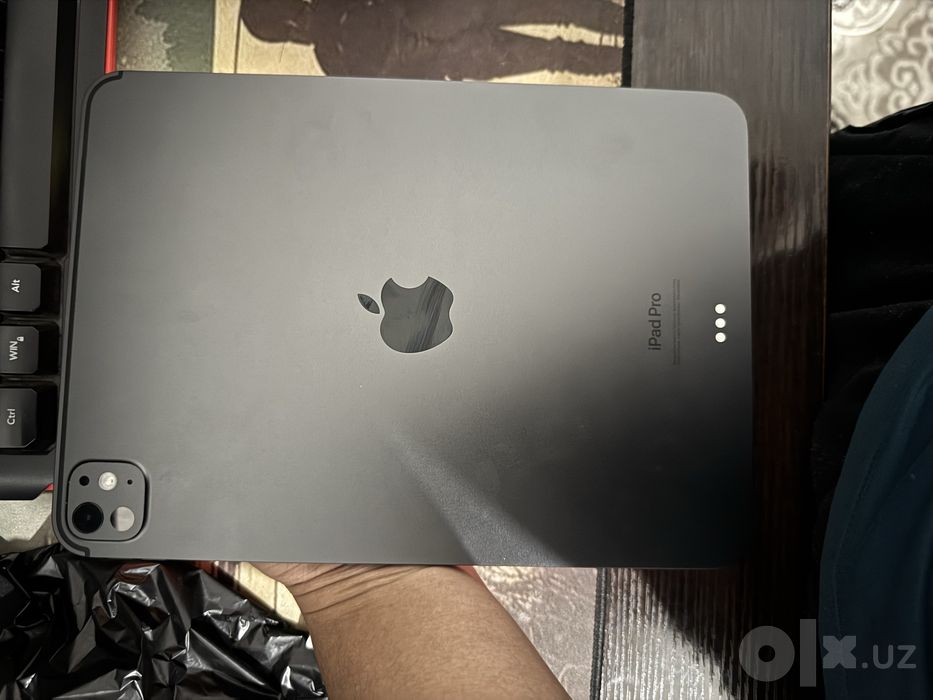 Ipad pro m4 sotiladi