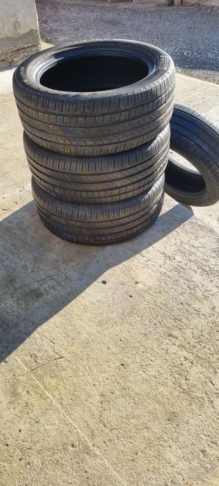 Vând cauciucuri Pirelli
