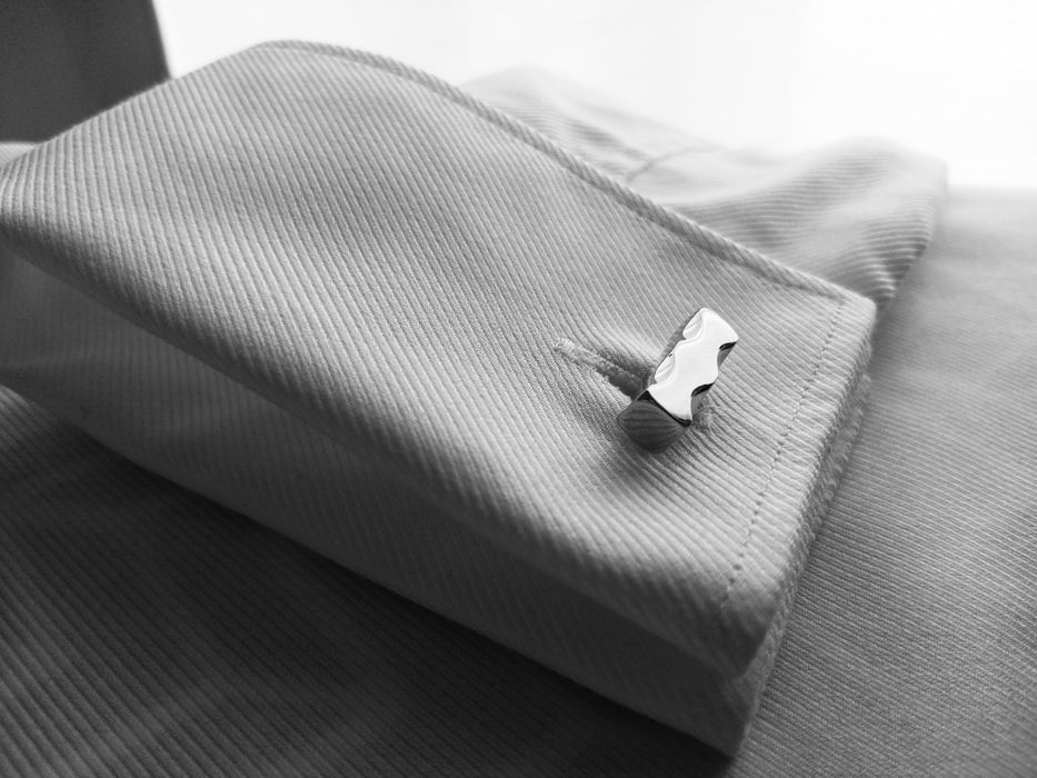 Елегантни мъжки бутонели – стилен аксесоар за официален костюм