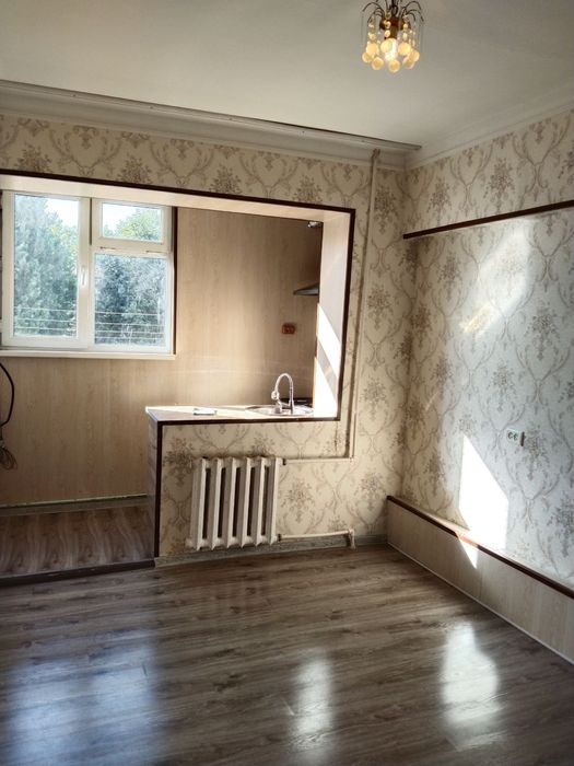 Продается 1комнатная (бывшее общежитие)