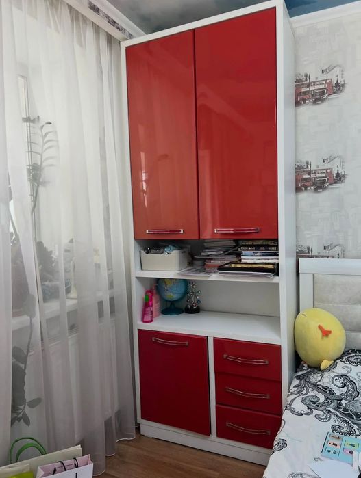 Продам шкаф и письменный стол