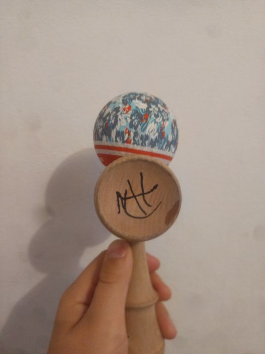 Semnată de Xremus Blondu și baiatucool