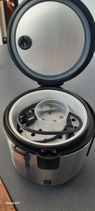 Rice cooker în stare buna