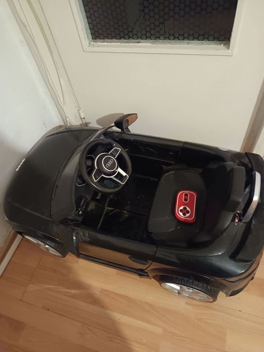 Vând mașinuță electrica