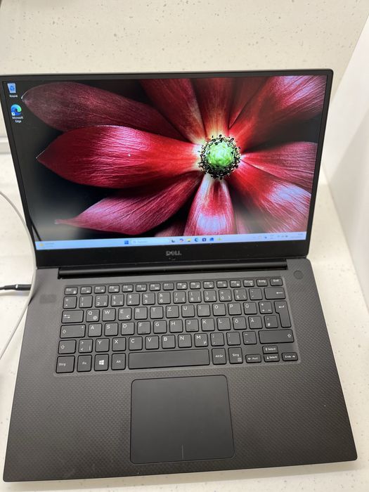 Лаптоп Dell XPS 15 9570