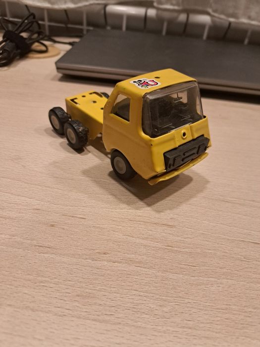 Ретро детска играчка – камионче