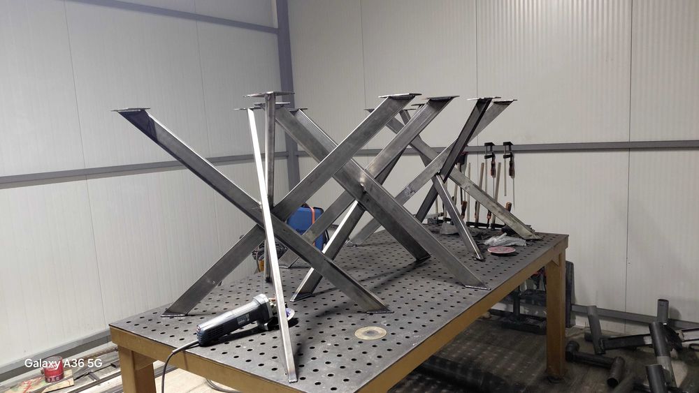 Метални крака за маса