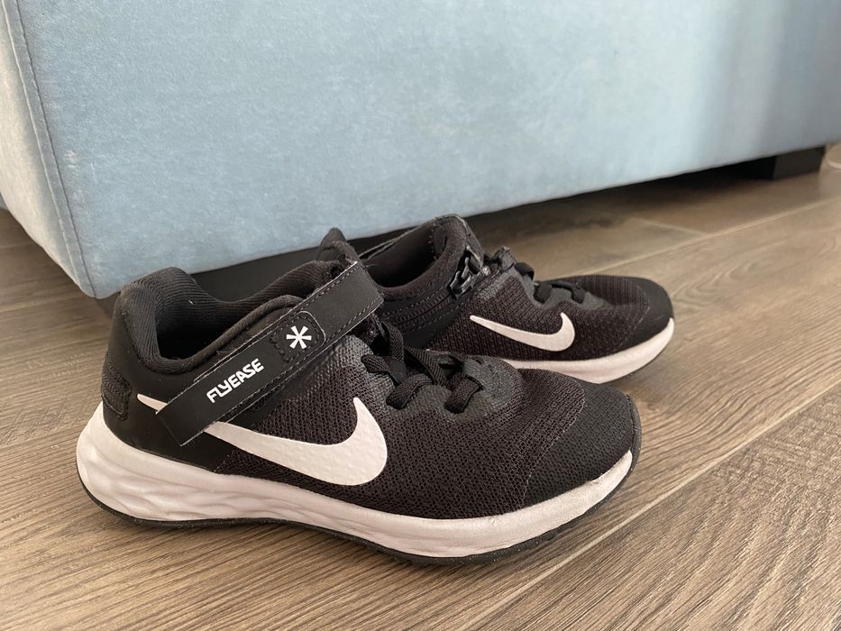 Vând adidași de copii