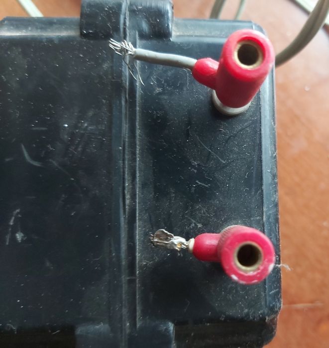 Vand  contactor si un transformator