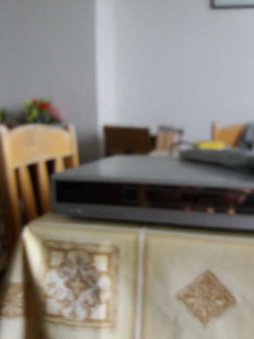 Масичка за телевизор на колелца , DVD player и видео SHARP