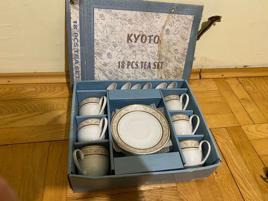 Комплект чаши,чинии,лъжици,фин японски порцелан