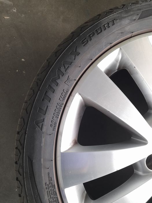 De vănzare un set de jante Aluminiu + Anvelope 225/45/R17 Dot / 202