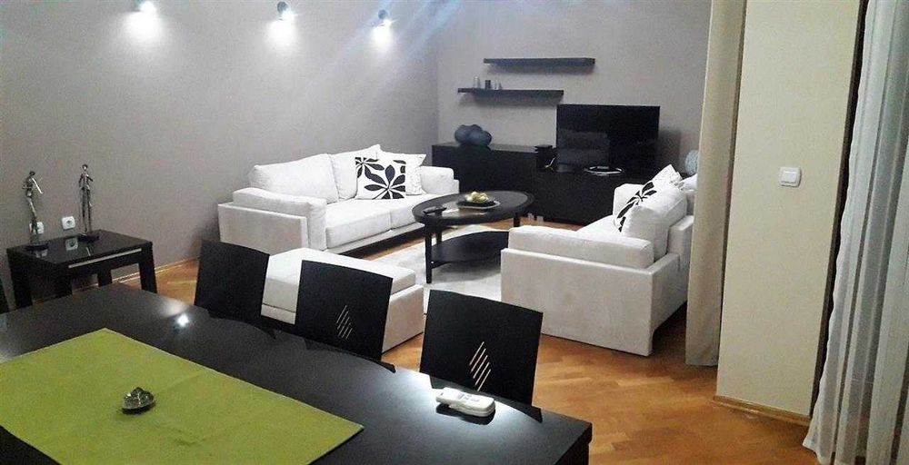 Дава се под наем Двустаен апартамент в Бургас, Братя Миладинови - 50 кв.м за 178.5 € - Снимка #3