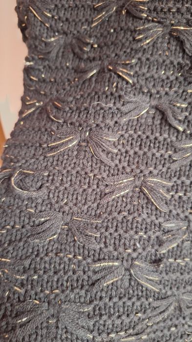 Pulover gros cu.fir si model in relief