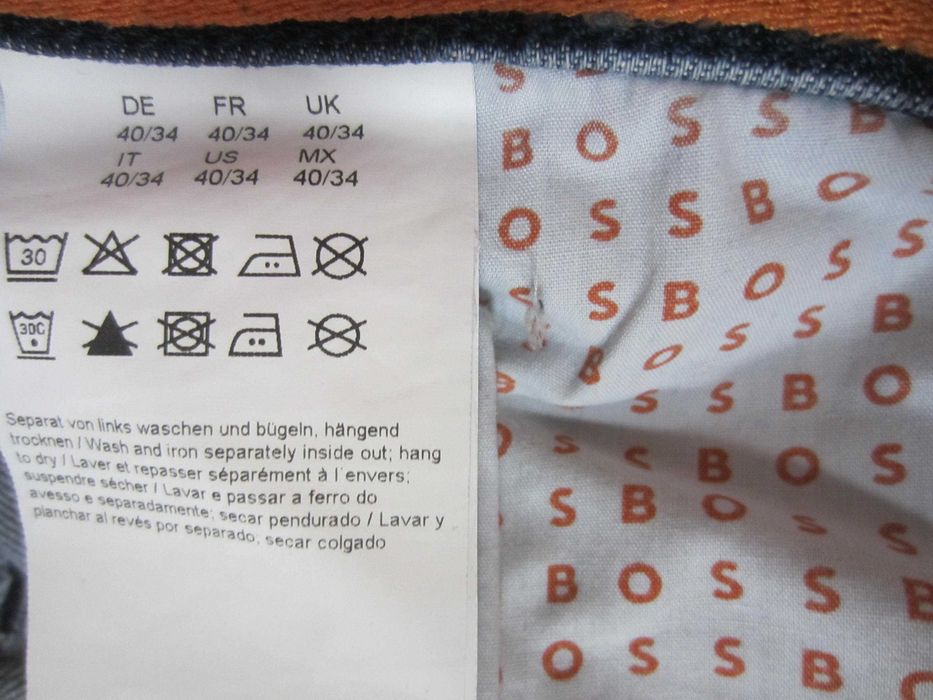 Blugi  Boss, W40 L34, model Maine, Talie=108cm,Lung=110cm,fermoar, croiala dreapta, 90%BBC+10%Poliester, stare f.buna-ca noi, fabricati in Tunisia