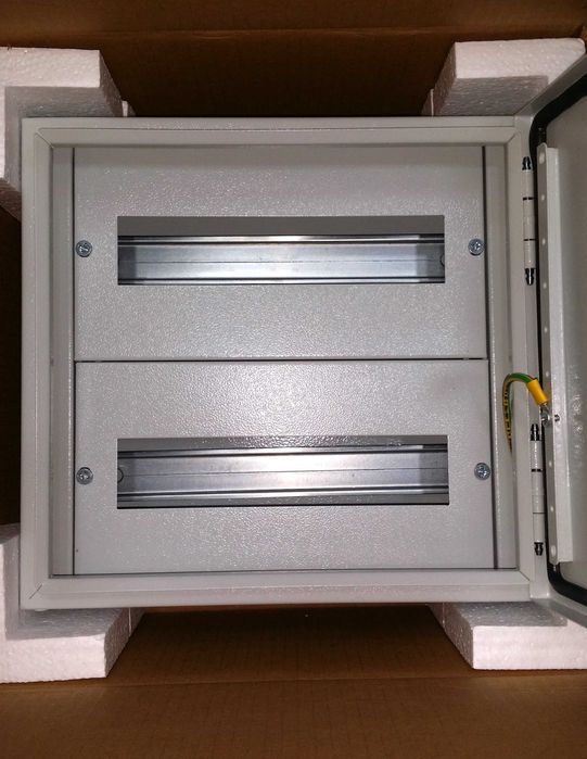 Tablouri electrice multimedia, metalic IP54, case lemn 24 - 120 module