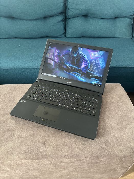 Laptop Gaming Clevo i7-6700HQ• 16gb ram• SSD Samsung 500gb• nvidia GTX