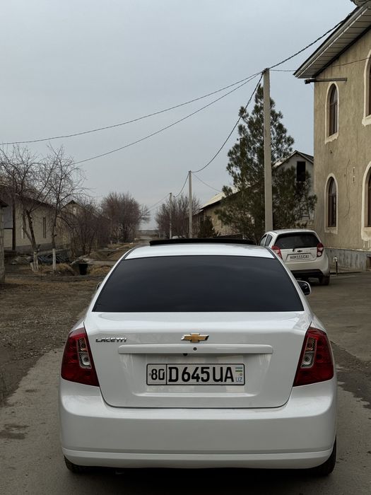 Gentra avtomat sotiladi