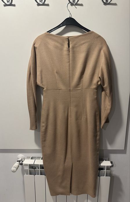 Елегантна рокля от кашмир в цвят камел