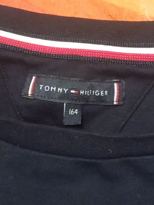 Vând Tricou Tommy Hilfiger