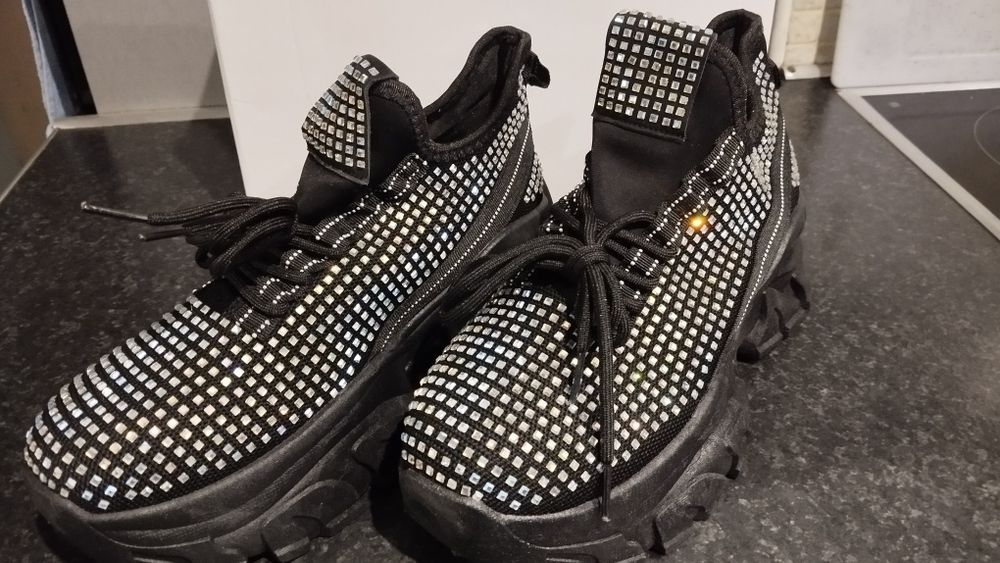 Дамски обувки номер 40 с камъни  НОВИ