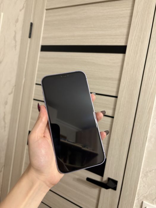 iPhone 12 в лавандовом цвете