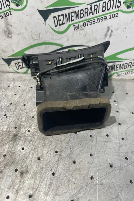 Grila ventilatie bord dreapta BMW Seria 7 2009 730d AT (245 hp)