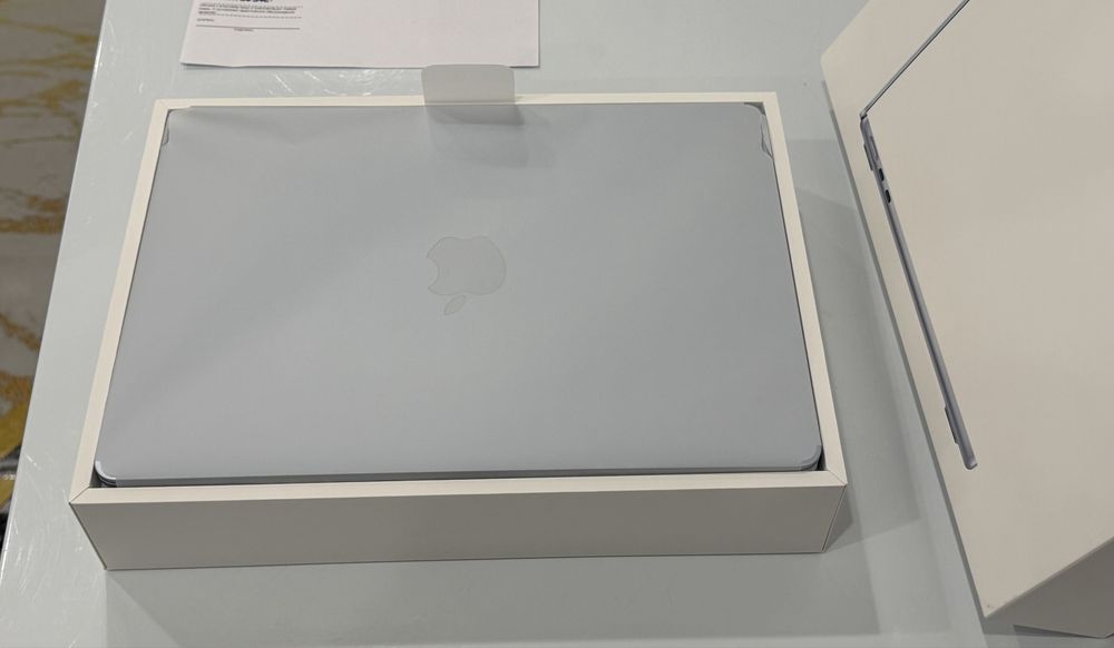 MacBook Air M5 16/512 ГБ — EAC, iSpace, практически новый