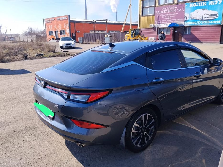 Продам автомобиль JAC J7 2023 года