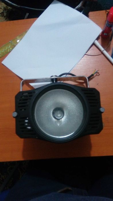Proiector cu  halogen 70w