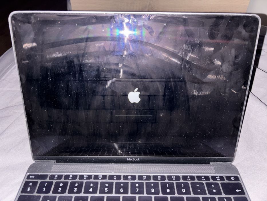 Продавам macbook