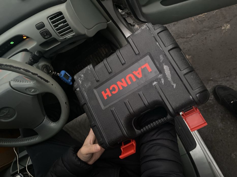 Продаю LAUNCH сканер