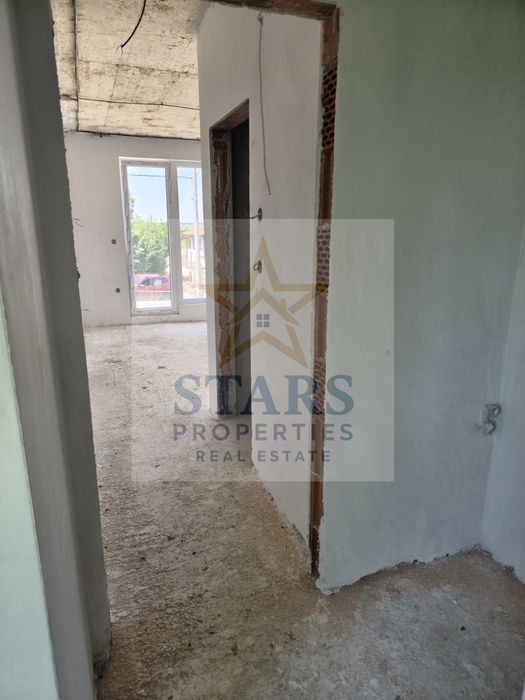 Продажба Къща гр. Аксаково - с. Яребична 175m² и двор 580m²